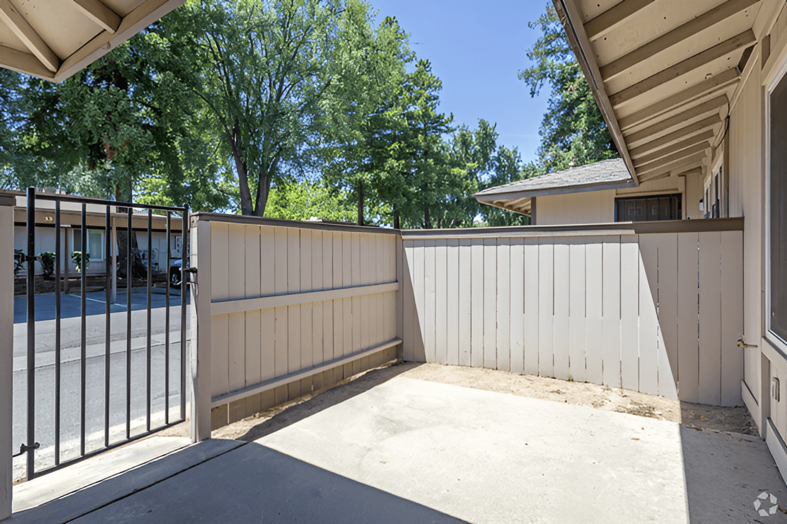 FRESNO Apartment: 4144 N VALENTINE AVE