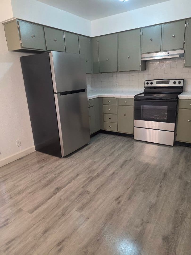 FRESNO Apartment: 2910-20 E. Huntington