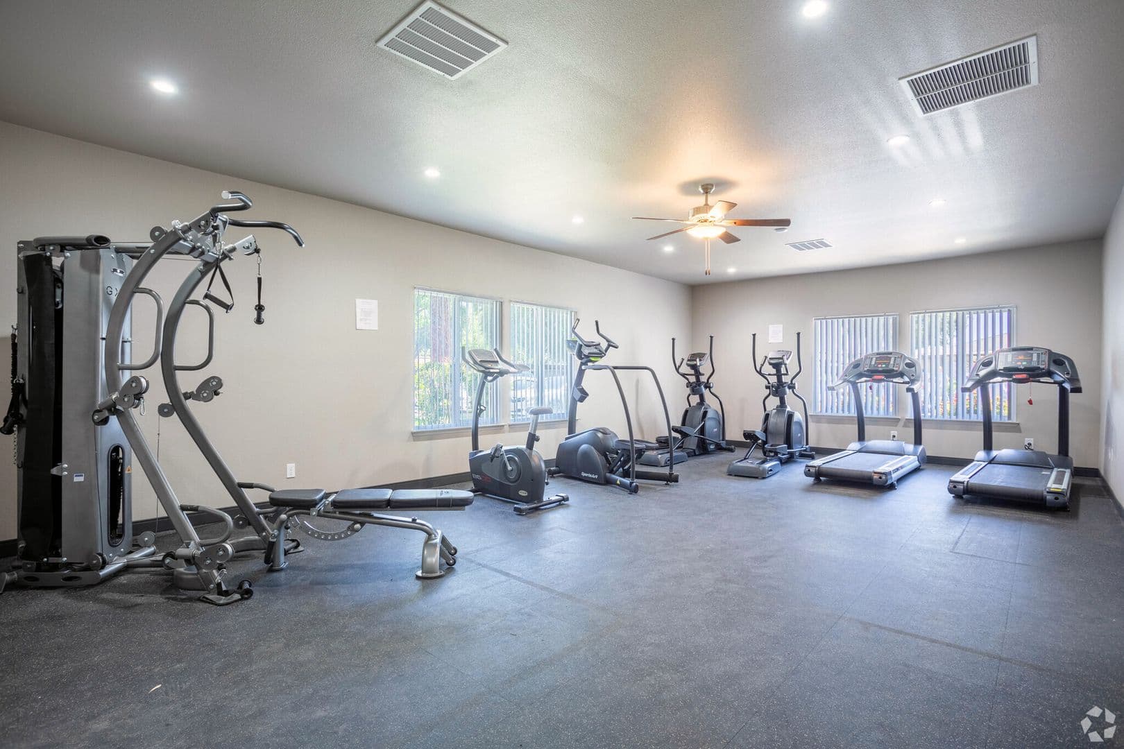 FRESNO Apartment: 4144 N VALENTINE AVE