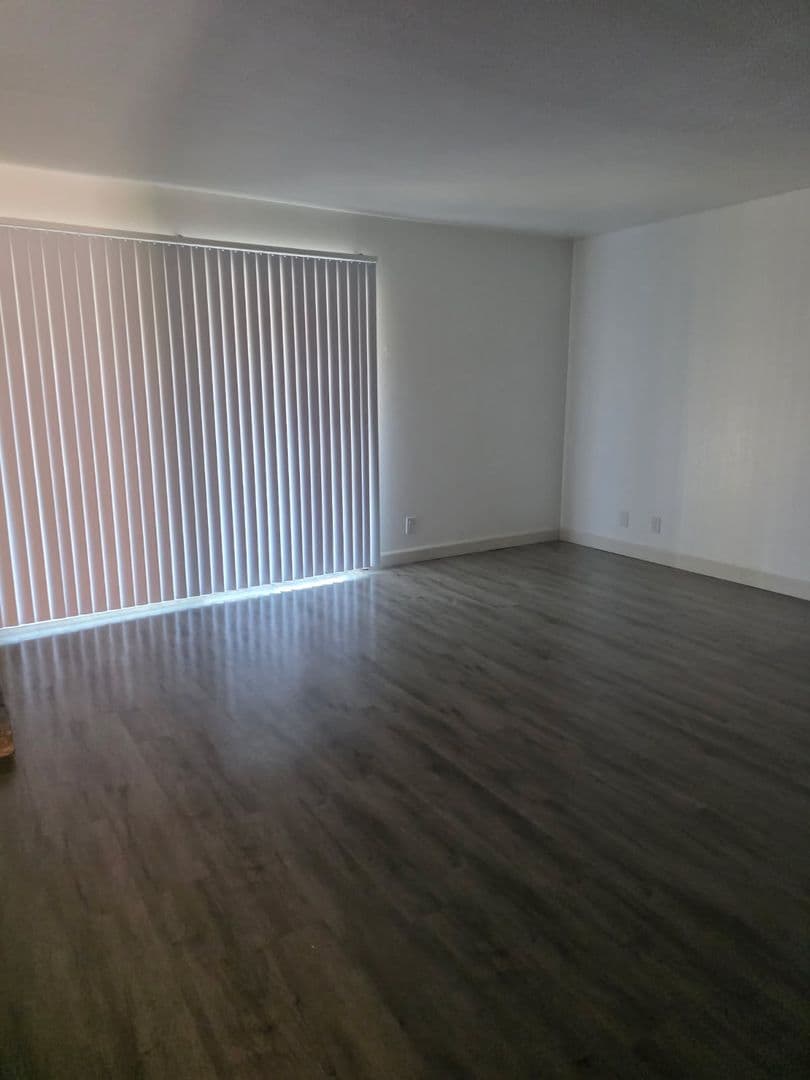 FRESNO Apartment: 2910-20 E. Huntington