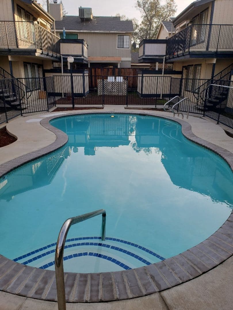 FRESNO Apartment: 4702 E. ALAMOS