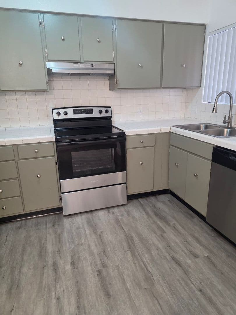 FRESNO Apartment: 2910-20 E. Huntington
