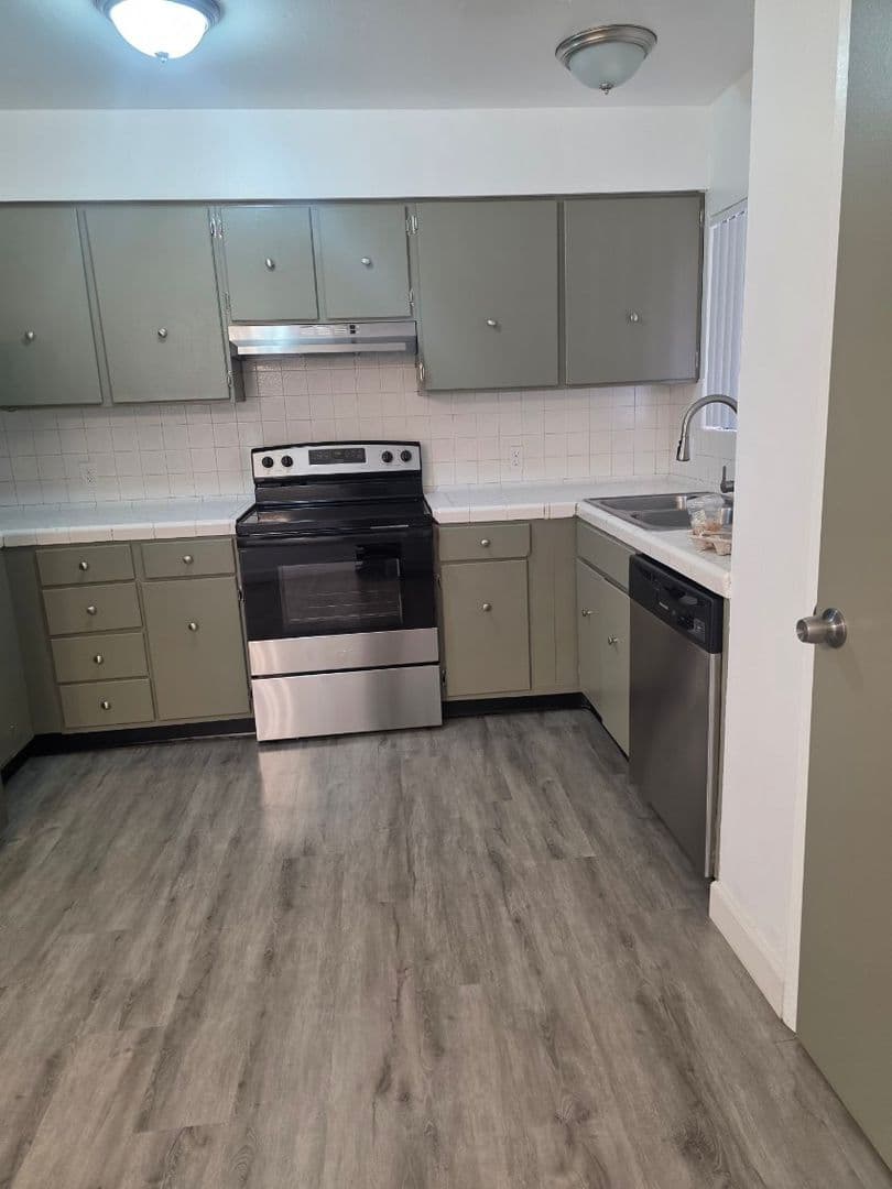 FRESNO Apartment: 2910-20 E. Huntington