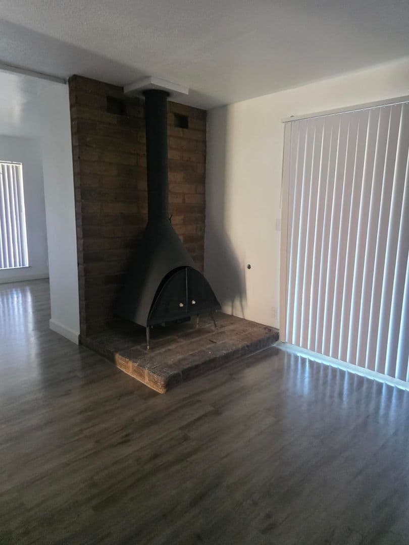 FRESNO Apartment: 2910-20 E. Huntington