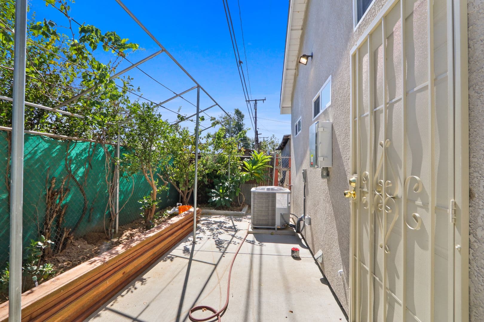 Whittier Apartment: 10838 Carmenita Road