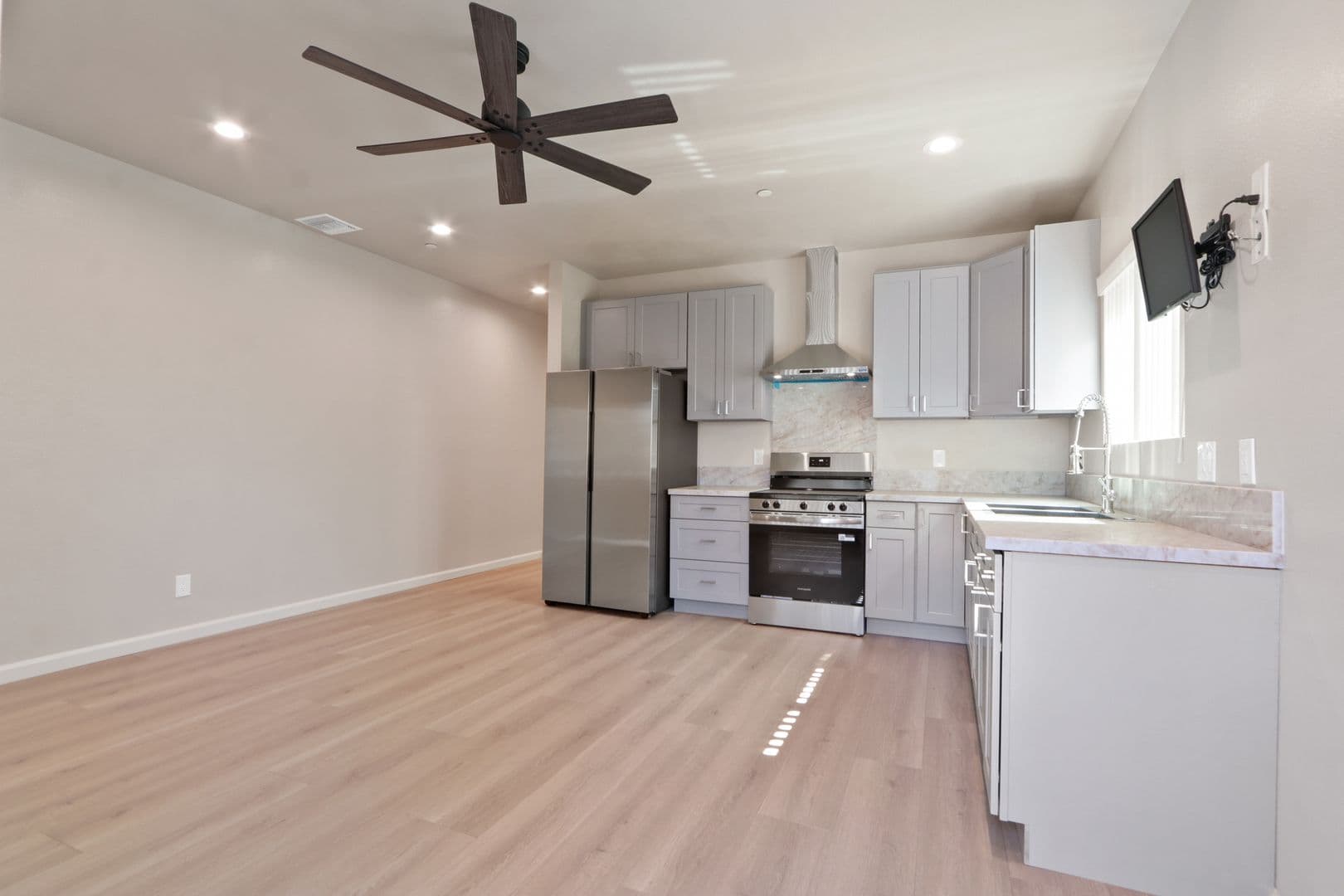 Whittier Apartment: 10838 Carmenita Road