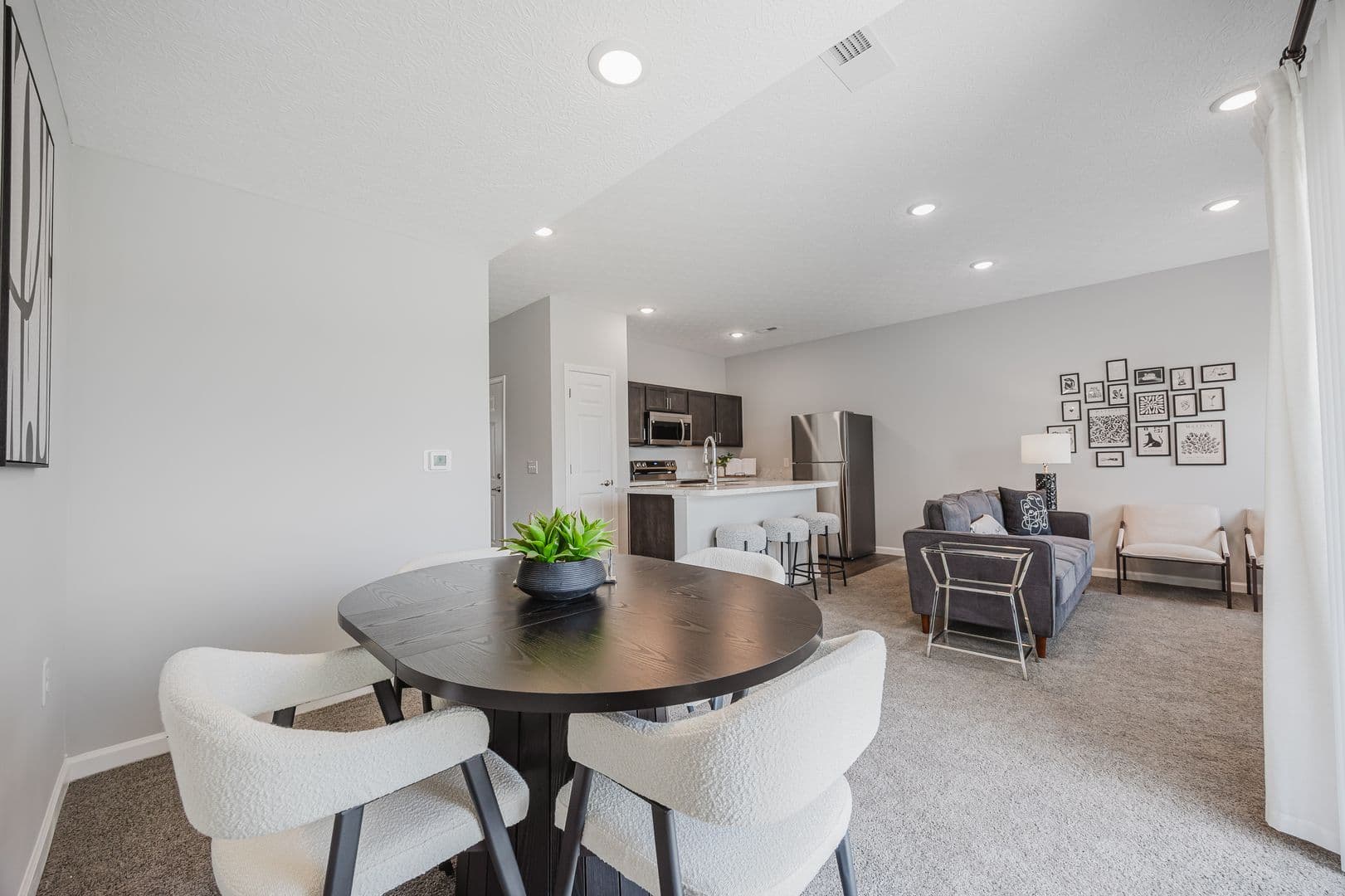 Pataskala Apartment: 11 Woodford Way