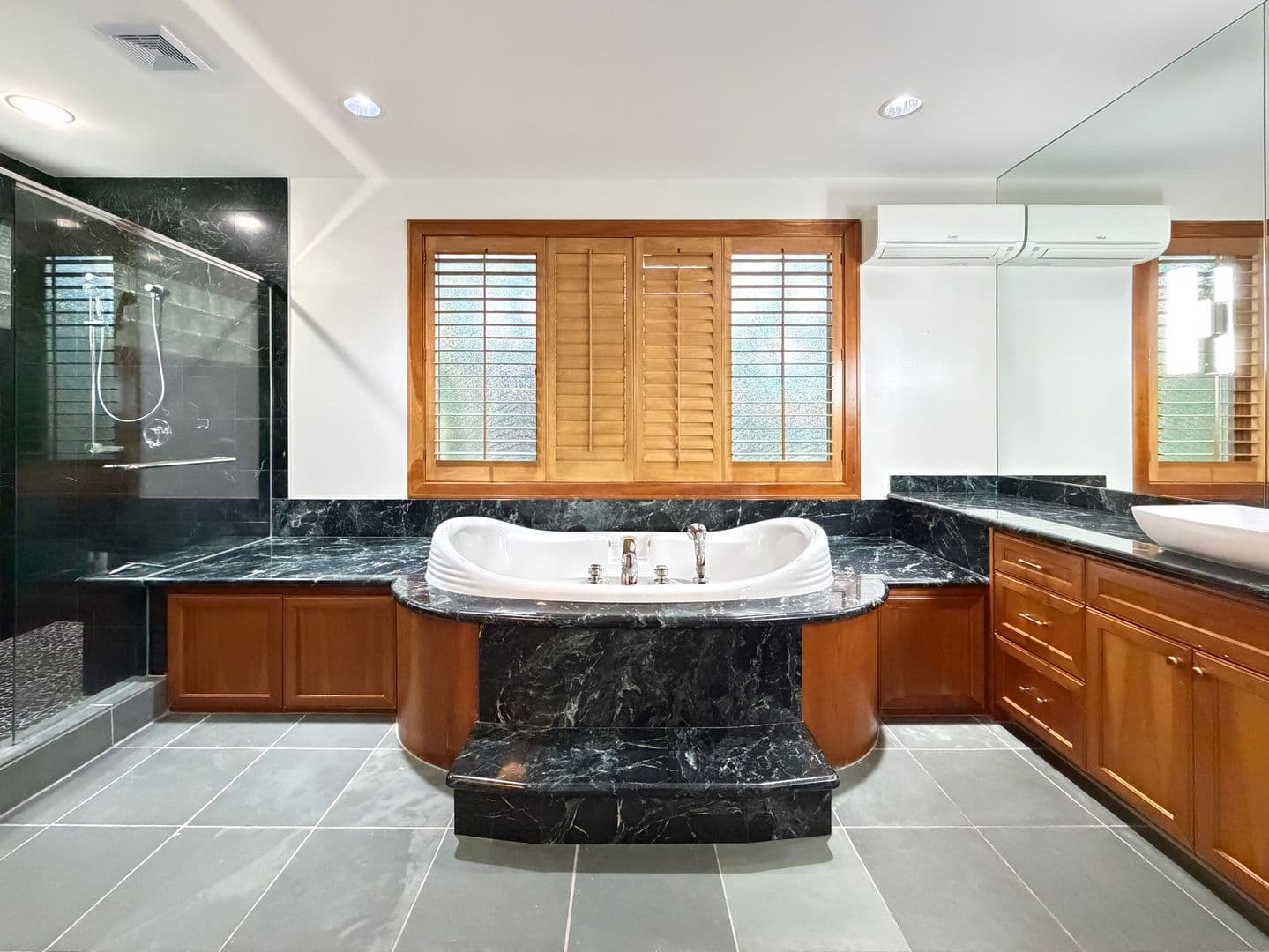 Mercer Island House: 7275 N Mercer Way