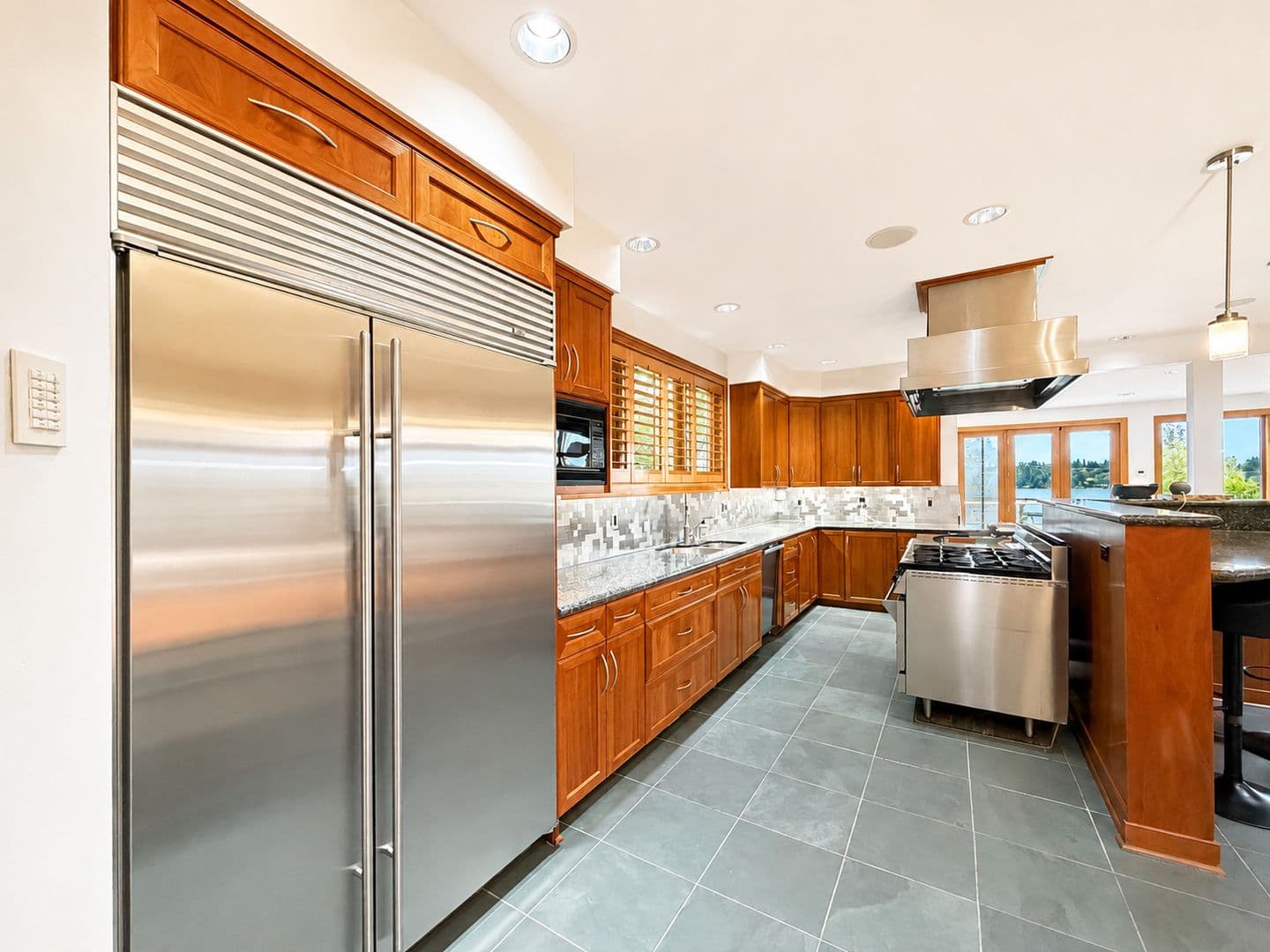 Mercer Island House: 7275 N Mercer Way