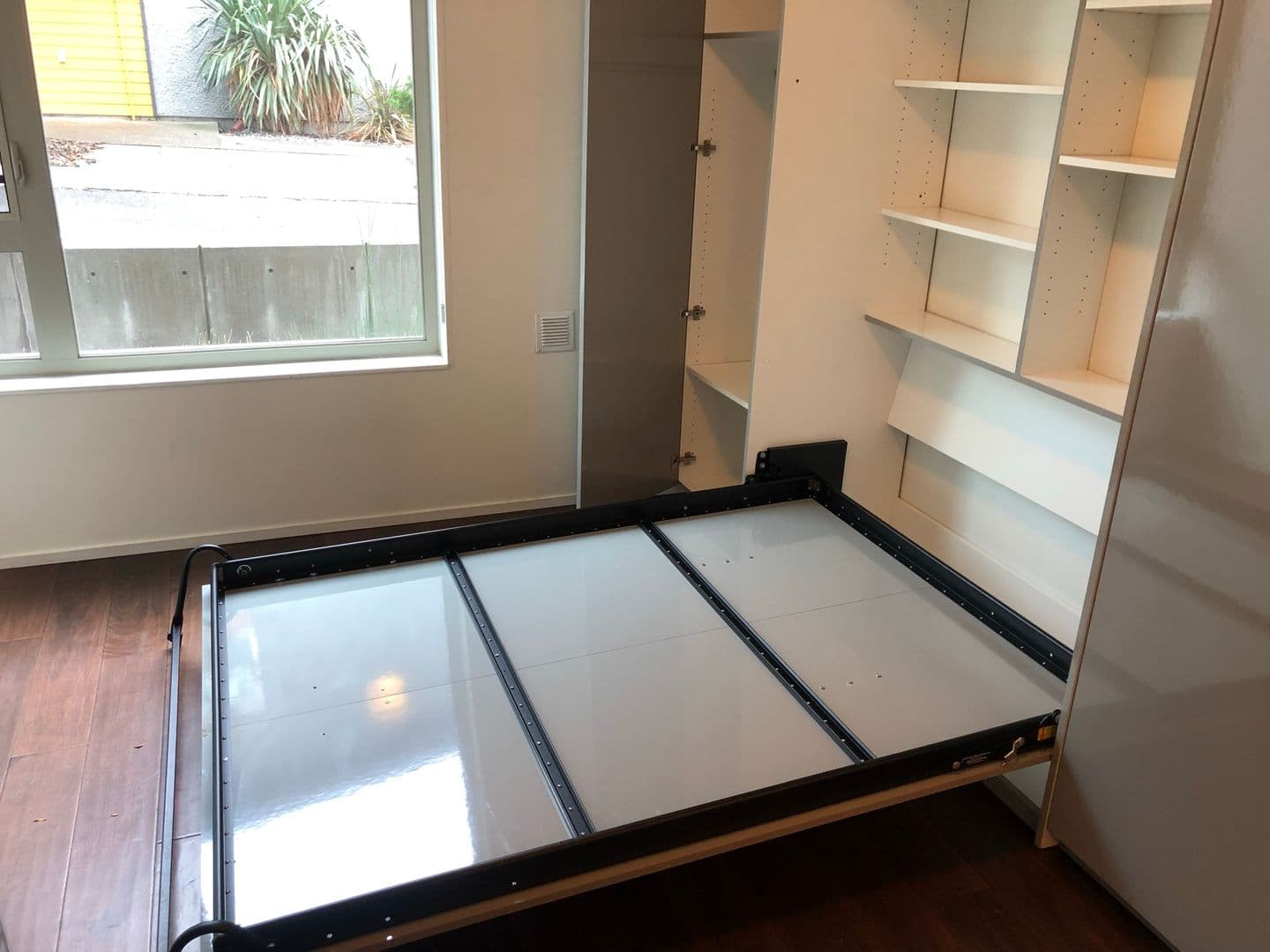 Seattle Apartment: 838 NE 69th St