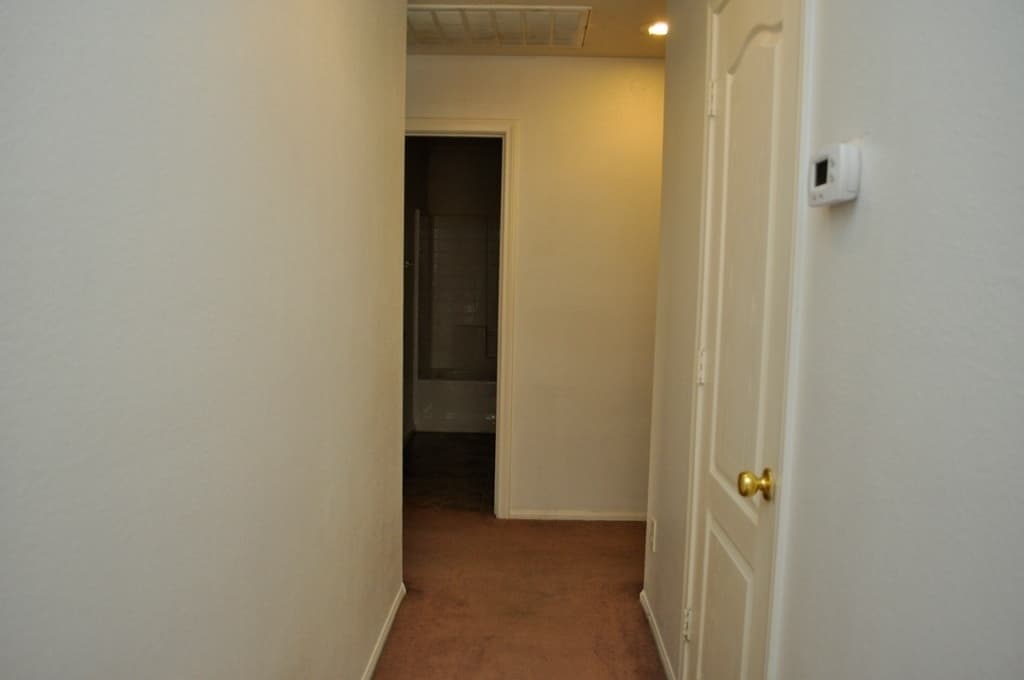 Henderson House: 452 Groft Way