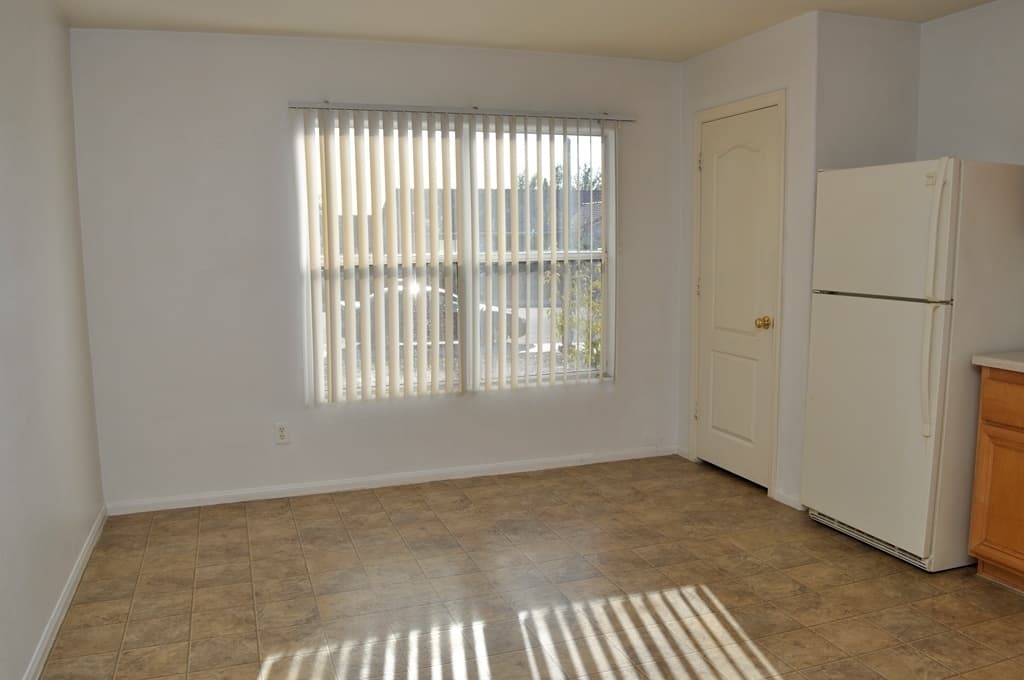Henderson House: 452 Groft Way