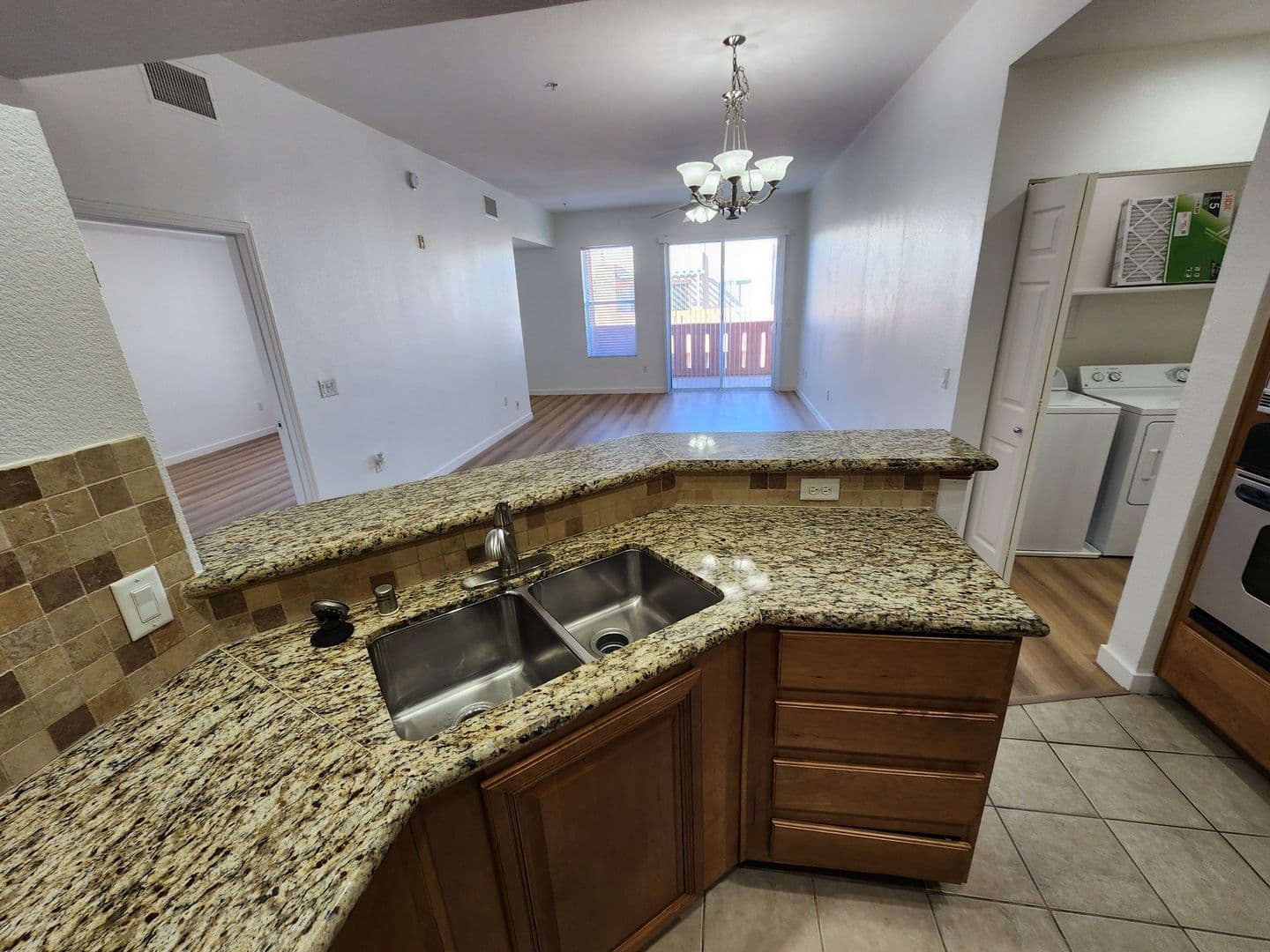 Las Vegas House: 35 E Agate Ave #507