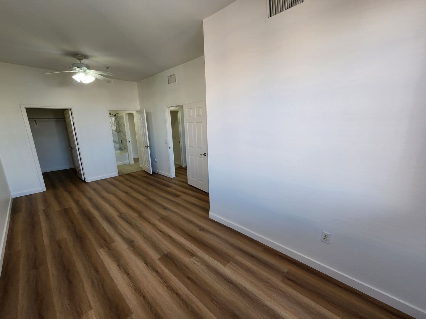 Las Vegas House: 35 E Agate Ave #507