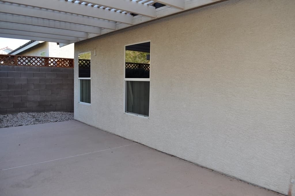 Henderson House: 452 Groft Way