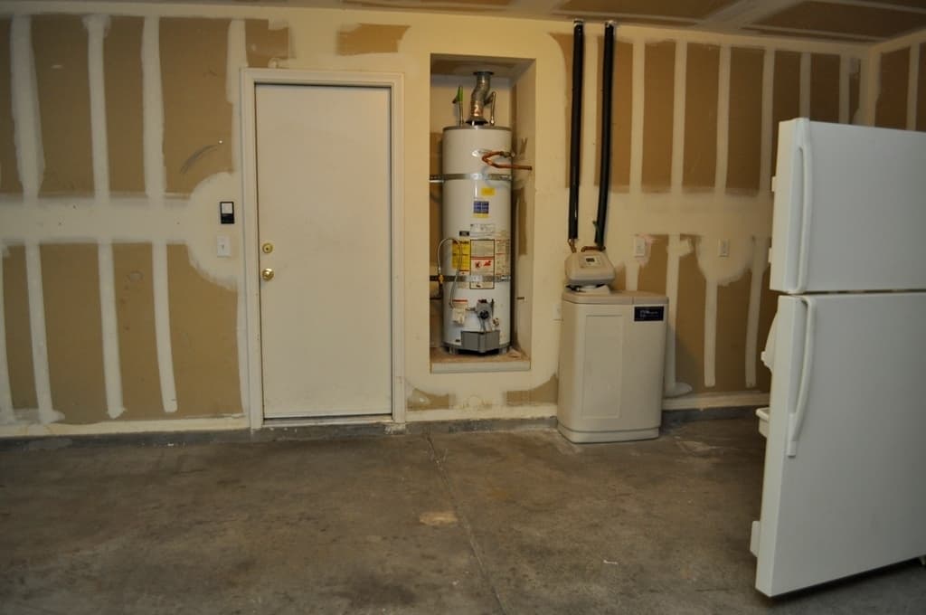 Henderson House: 452 Groft Way