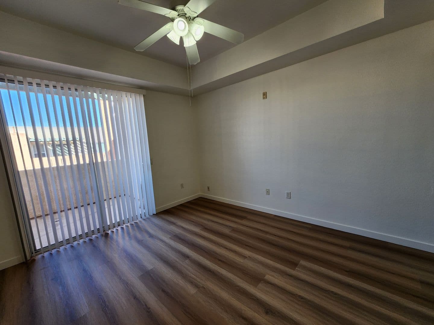 Las Vegas House: 35 E Agate Ave #507