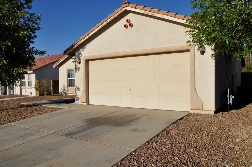 Henderson House: 452 Groft Way