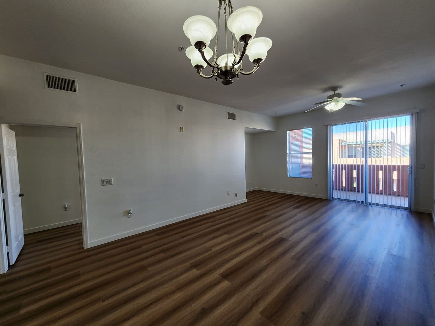 Las Vegas House: 35 E Agate Ave #507