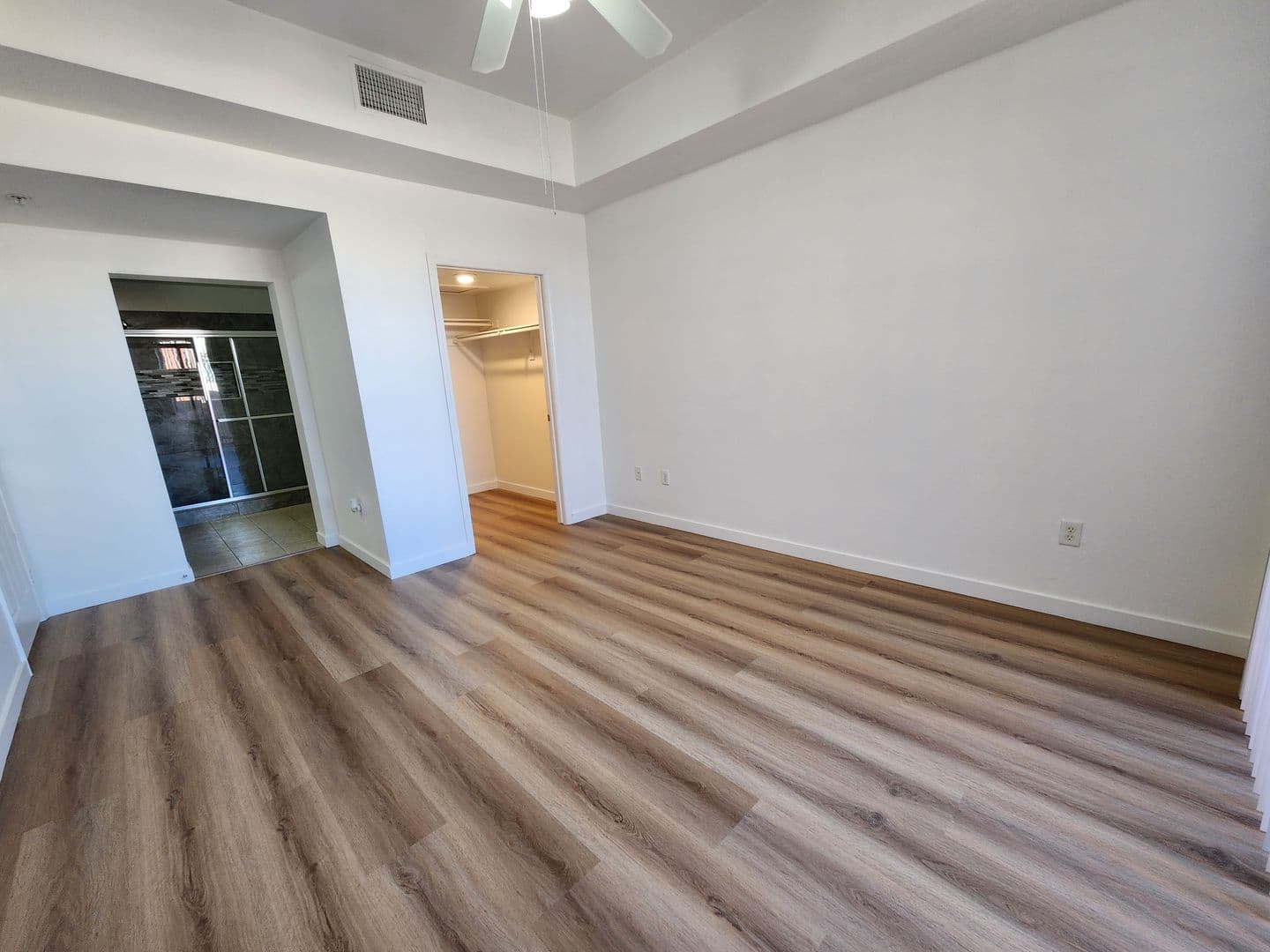 Las Vegas House: 35 E Agate Ave #507