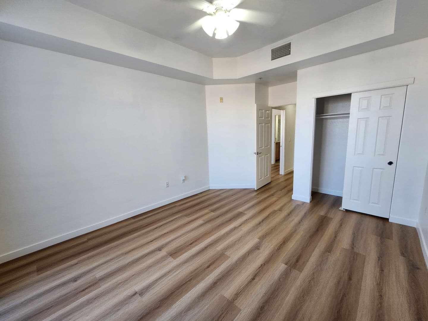 Las Vegas House: 35 E Agate Ave #507