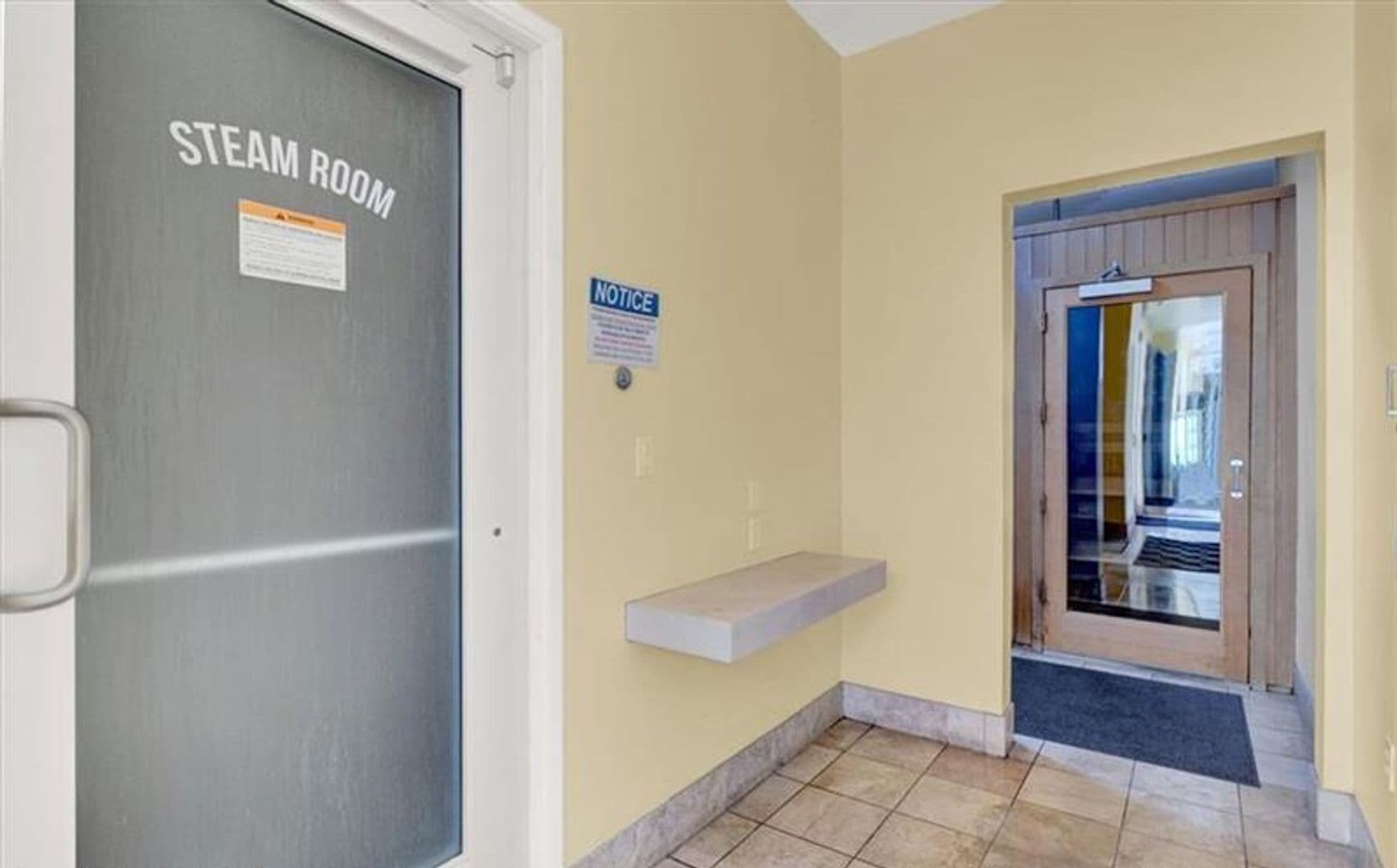 Las Vegas House: 35 E Agate Ave #507