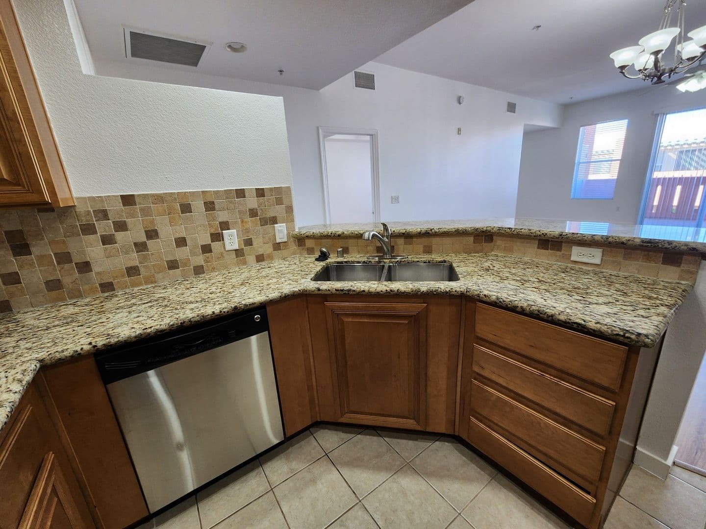 Las Vegas House: 35 E Agate Ave #507