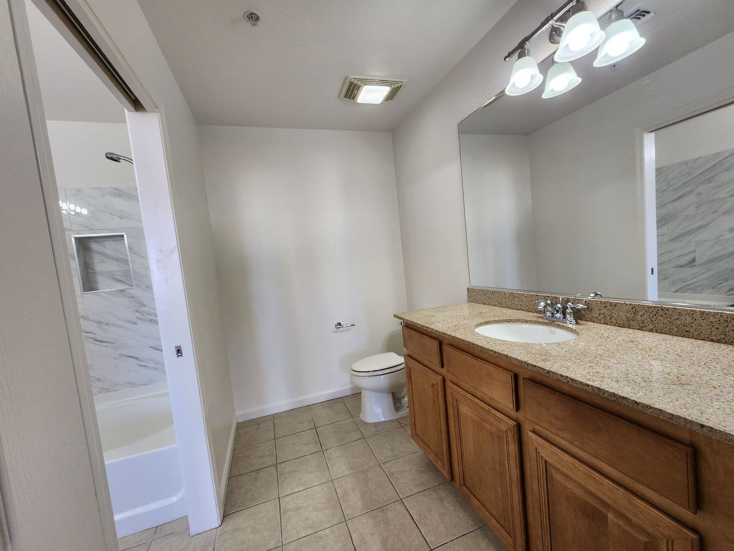 Las Vegas House: 35 E Agate Ave #507