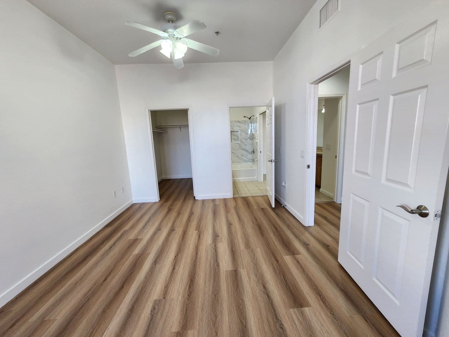 Las Vegas House: 35 E Agate Ave #507