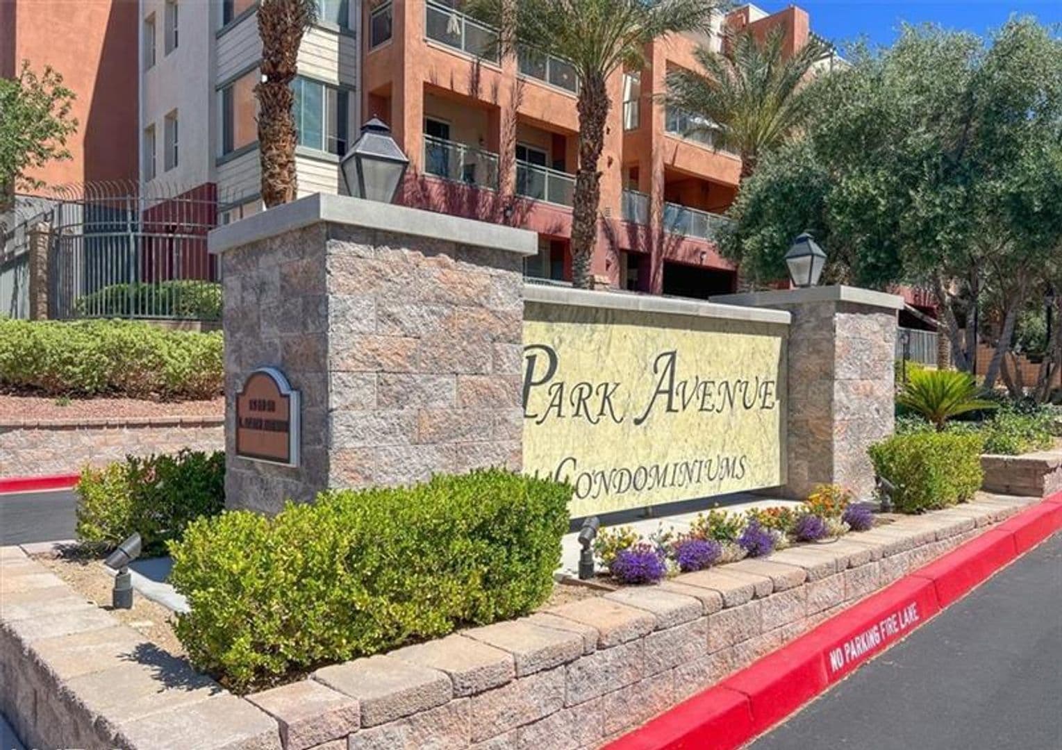 Las Vegas House: 35 E Agate Ave #507