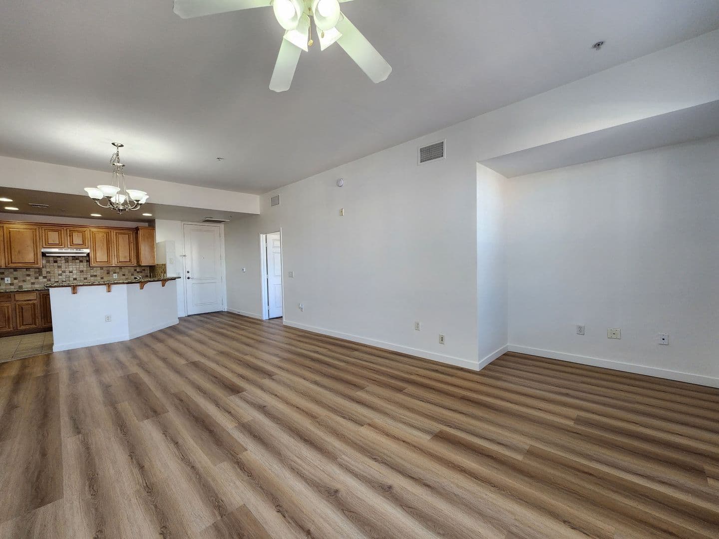 Las Vegas House: 35 E Agate Ave #507