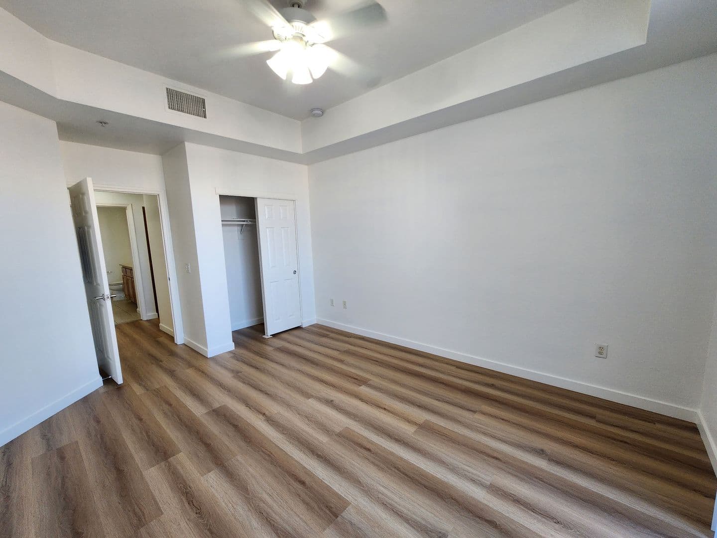 Las Vegas House: 35 E Agate Ave #507