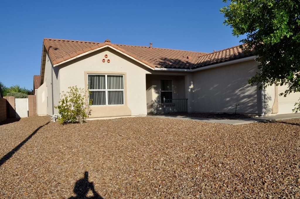 Henderson House: 452 Groft Way