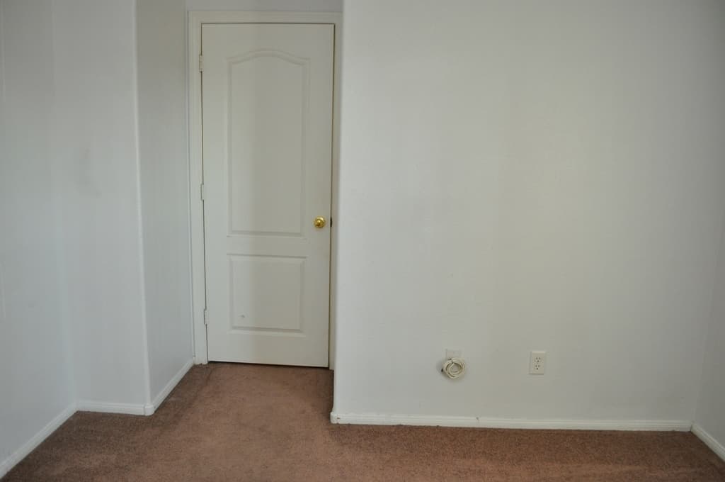 Henderson House: 452 Groft Way