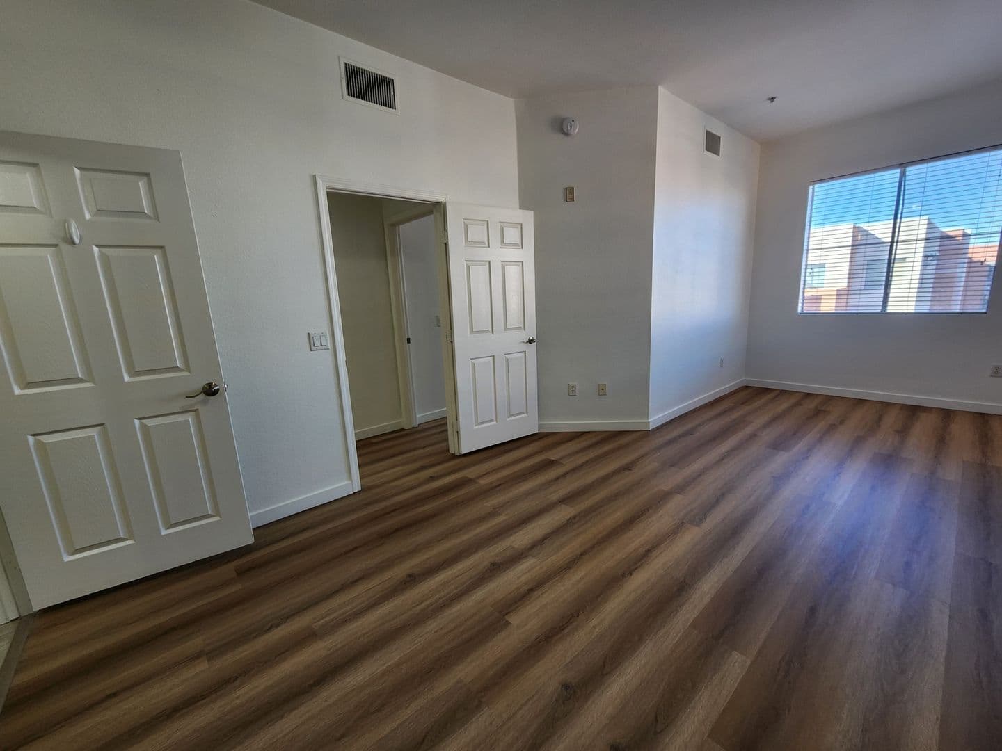 Las Vegas House: 35 E Agate Ave #507