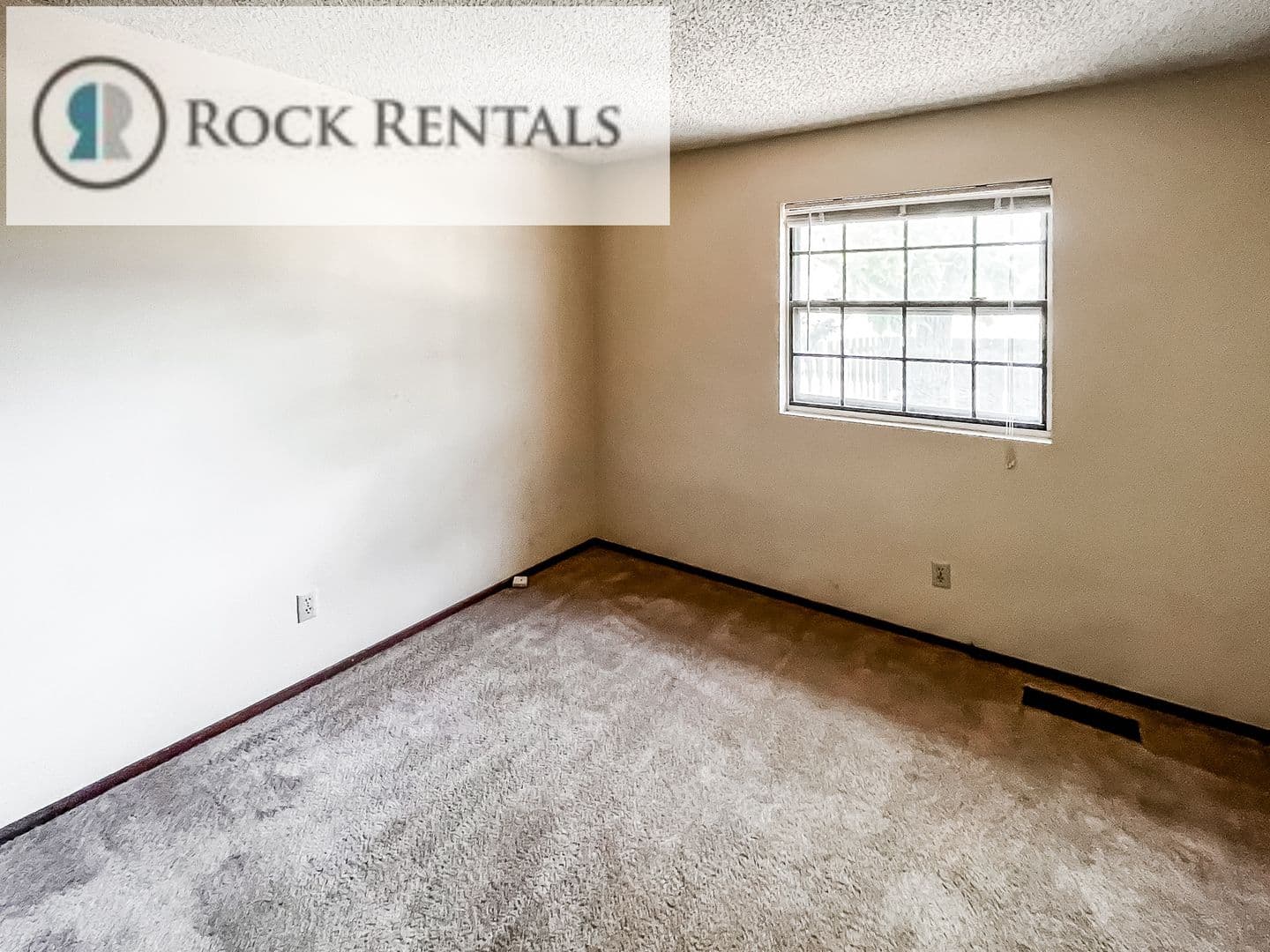 Hutchinson Apartment: 3125 Belmont St