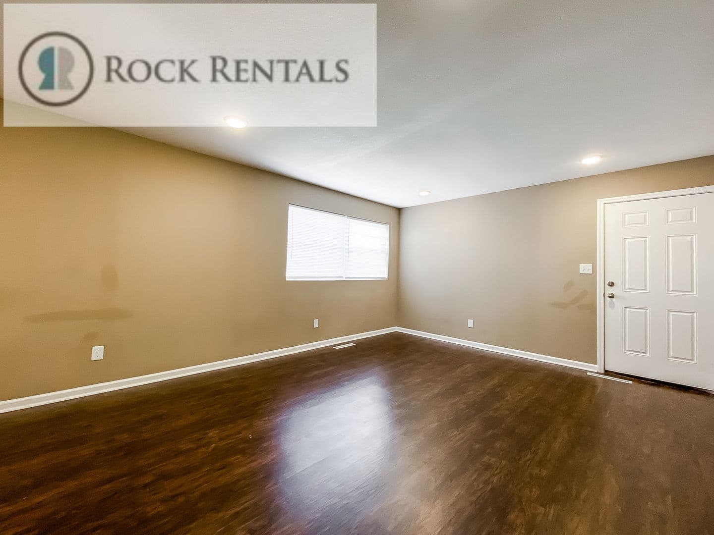 Hutchinson Apartment: 116 E 10th Ave