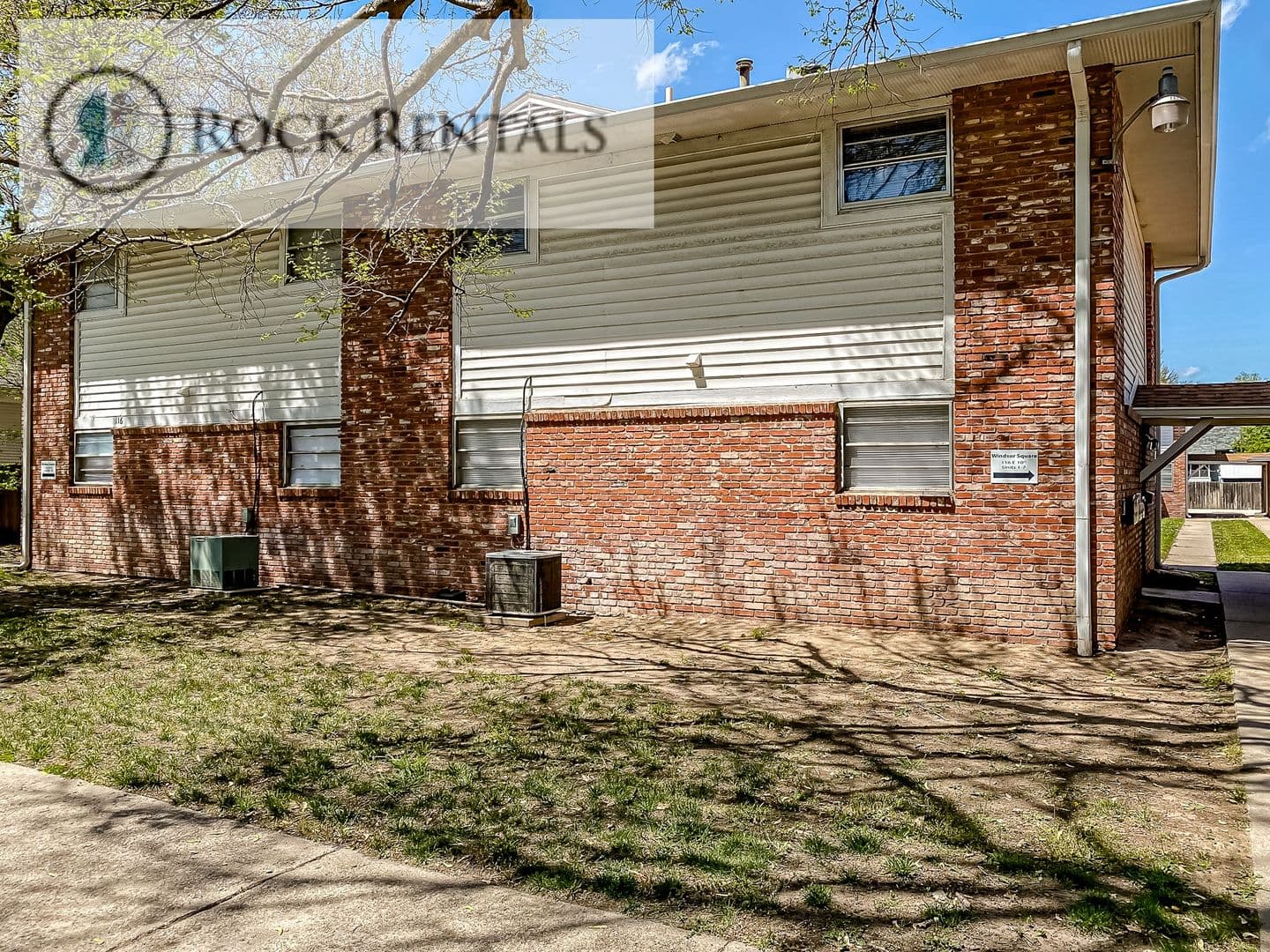 Hutchinson Apartment: 116 E 10th Ave