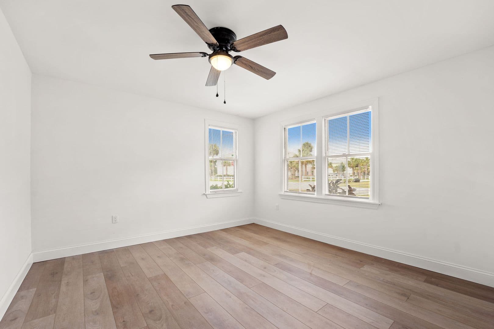 Jacksonville Beach House: 1002 1st ave S