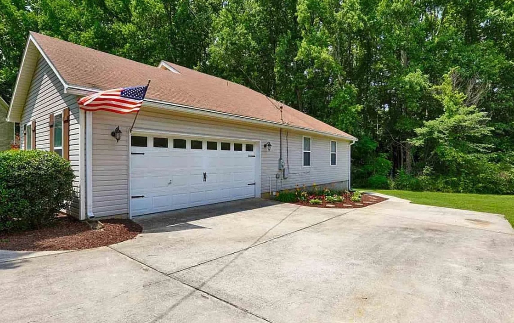 Madison House: 12594 Hutchins Circle