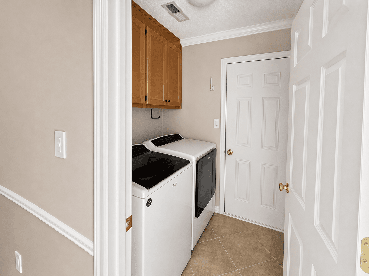 Madison House: 245 West Lake Circle