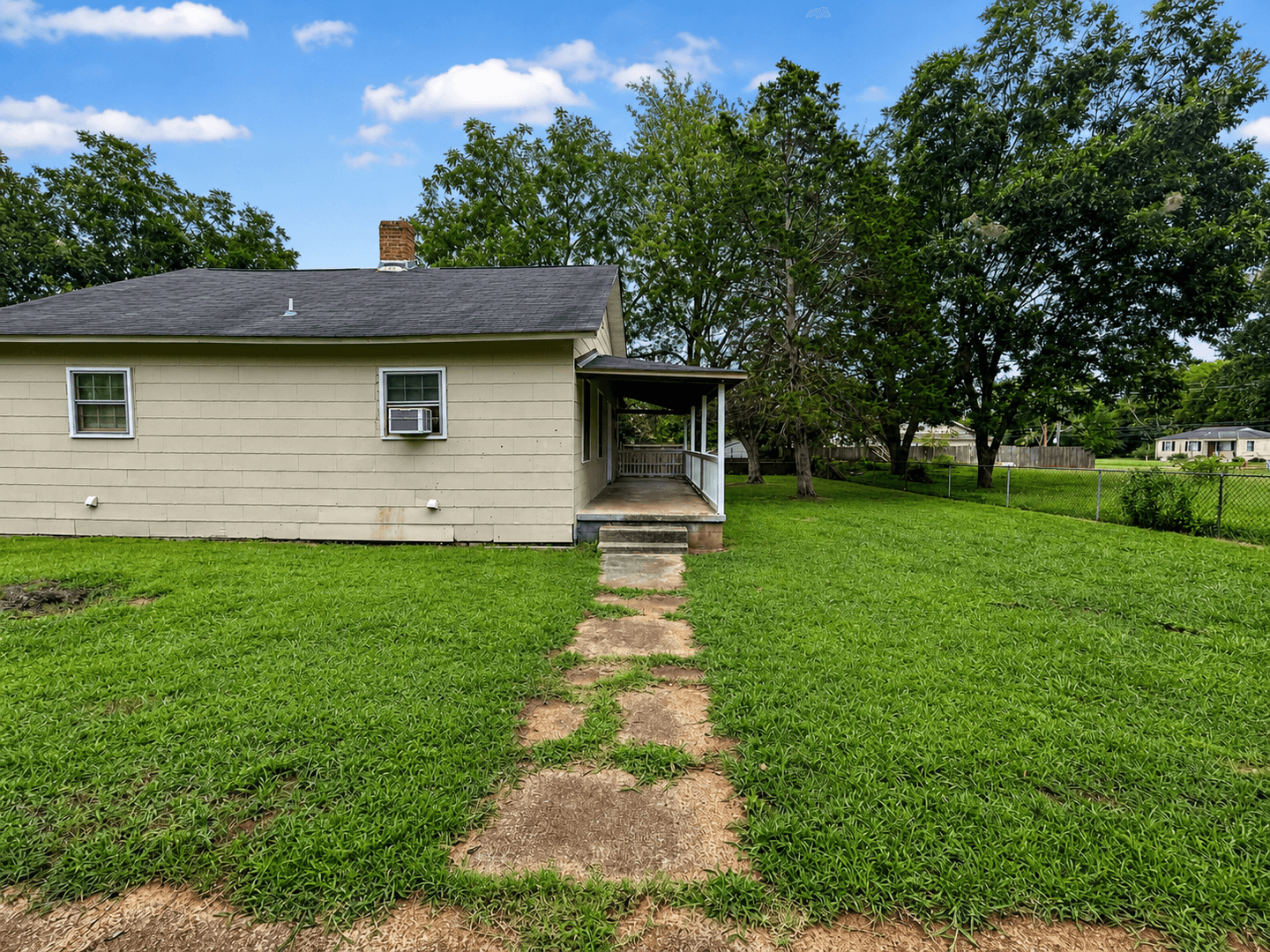 Huntsville Apartment: 3701 Grote St