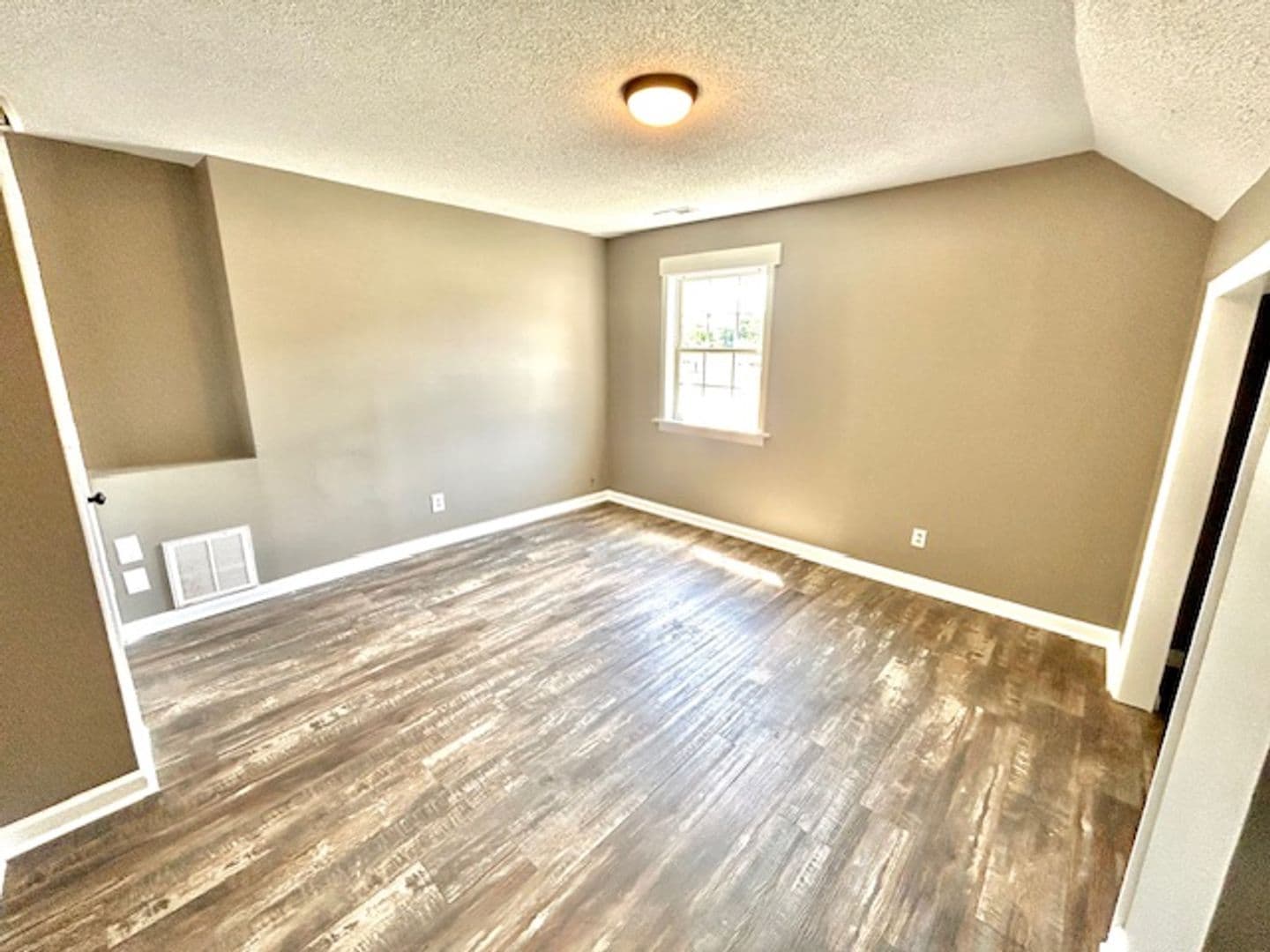 Huntsville House: 3514 Triana Blvd