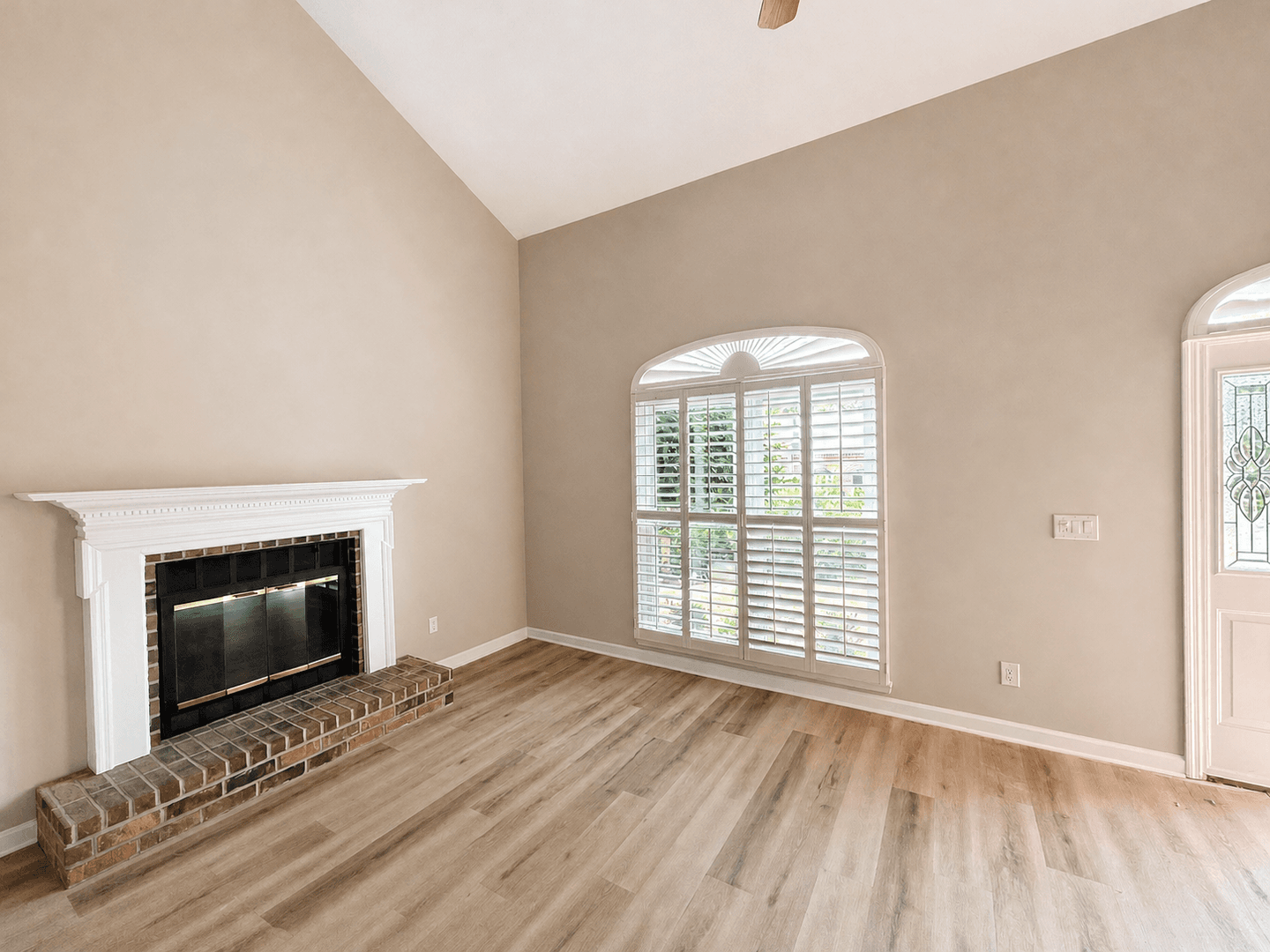 Madison House: 245 West Lake Circle
