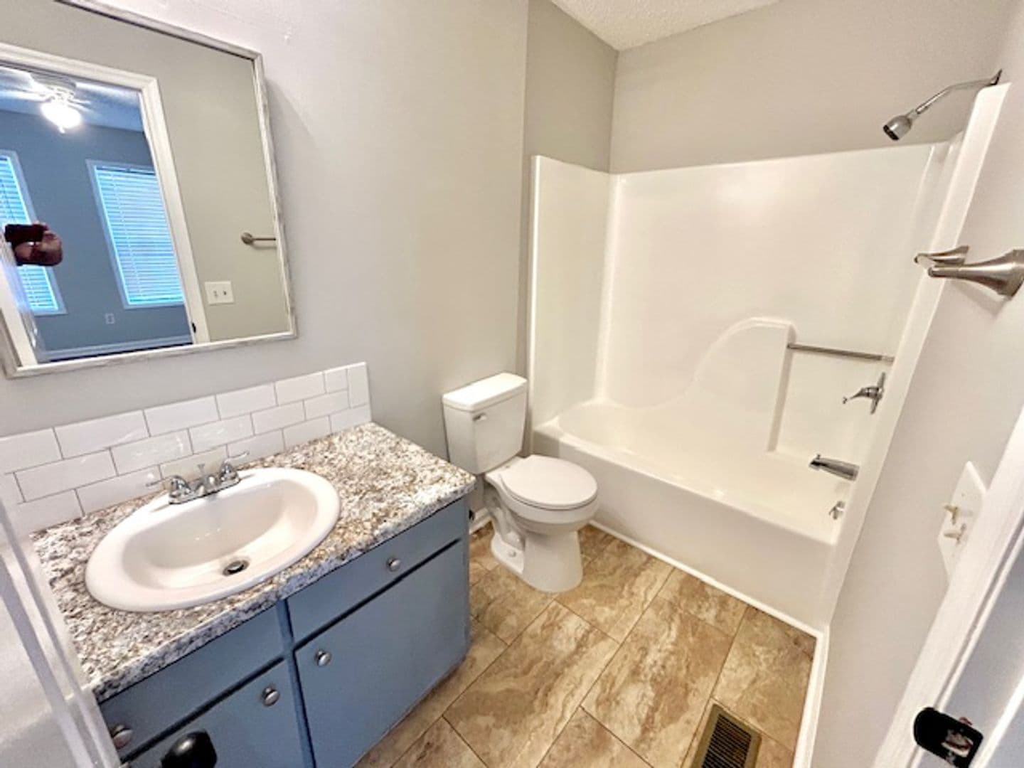 Madison House: 119 Crescent Cir