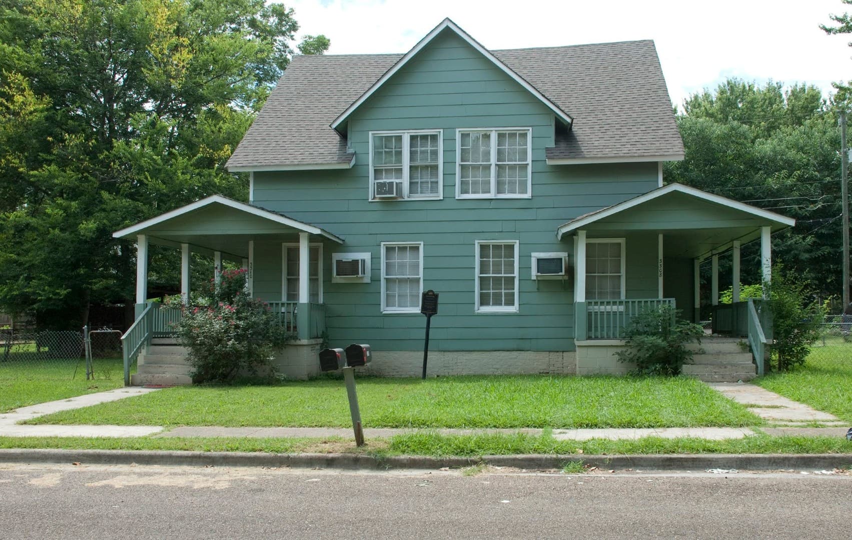 Huntsville House: 3308 Bradley St.