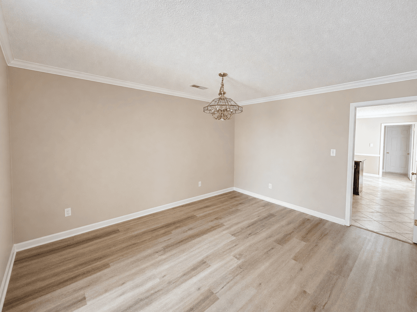 Madison House: 245 West Lake Circle