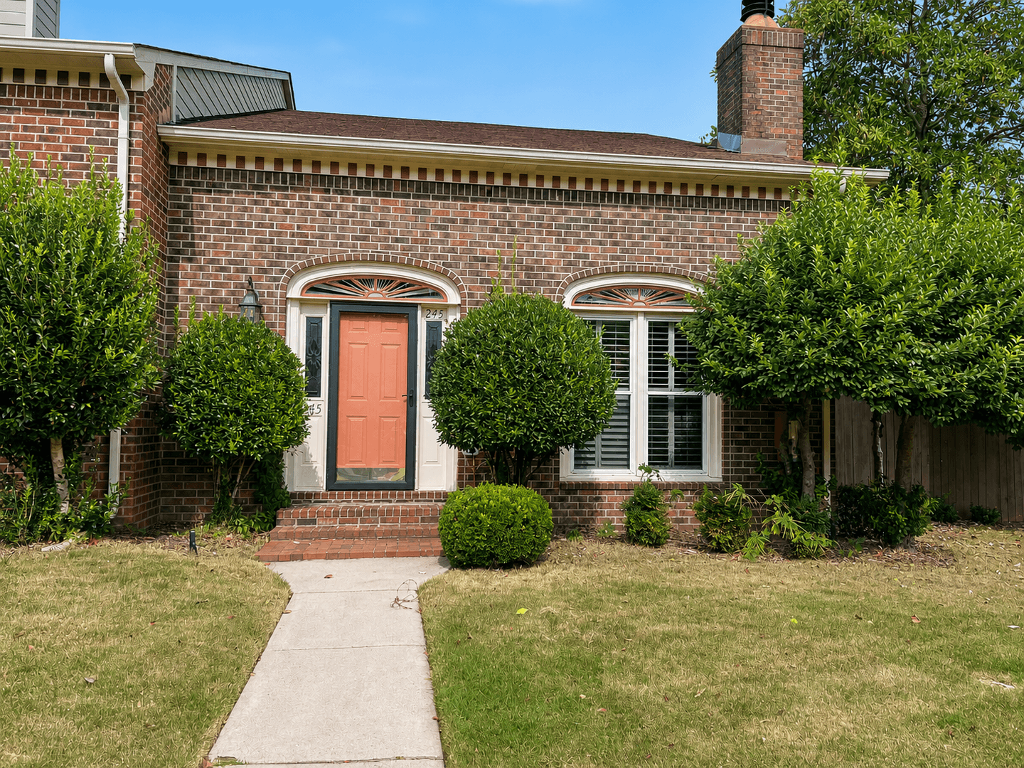 Madison House: 245 West Lake Circle