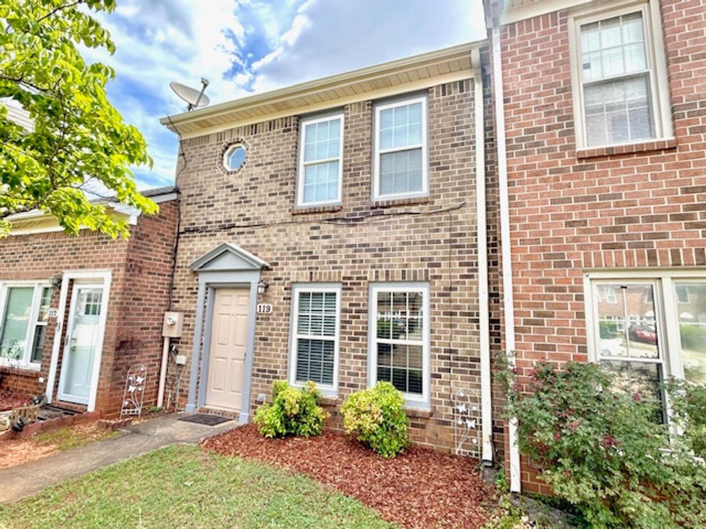 Madison House: 119 Crescent Cir