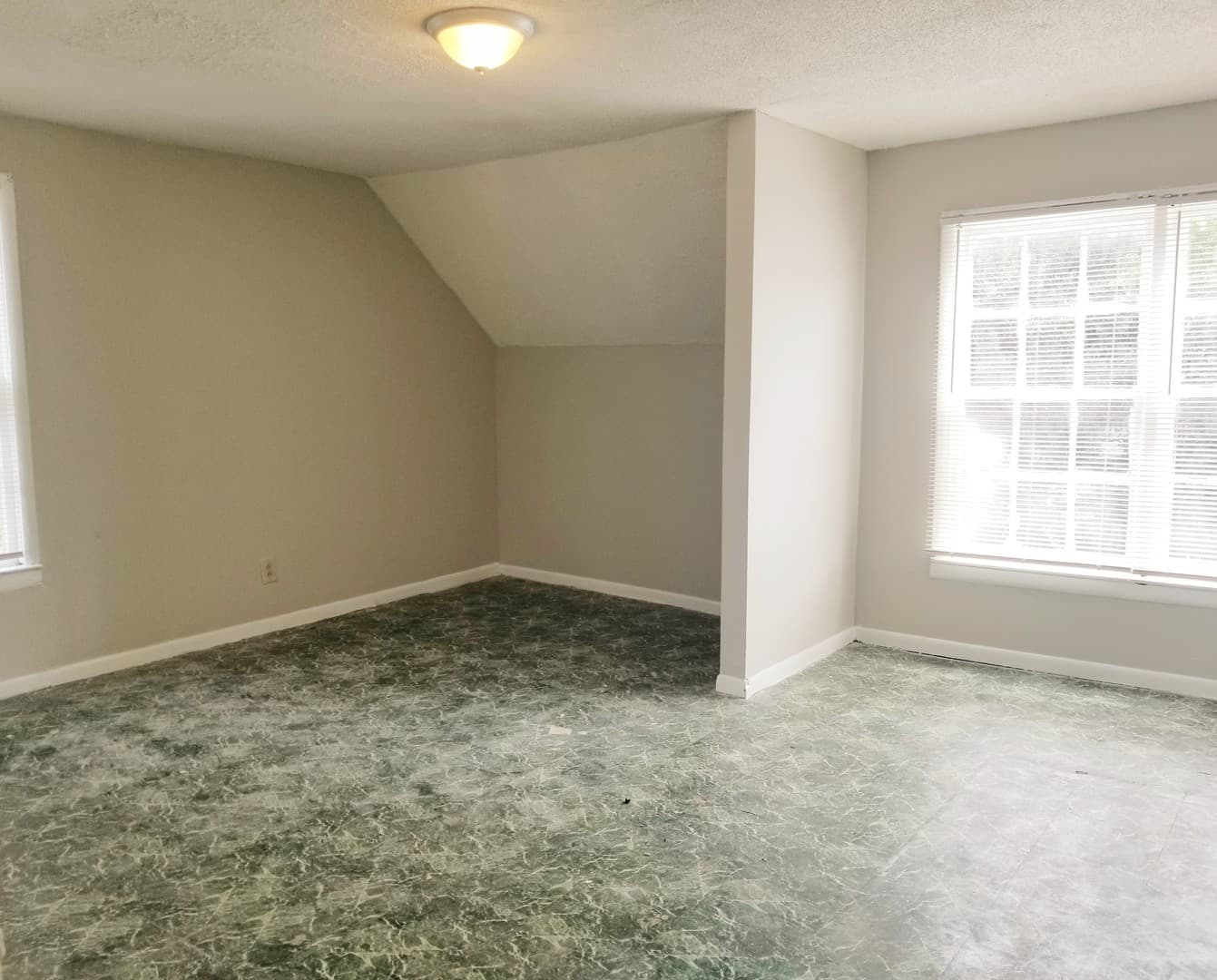 Huntsville House: 3308 Bradley St.